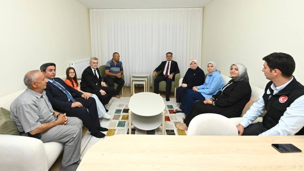 Büyükşehir Belediye Başkanı Fırat Görgel, 
hak sahiplerini yeni yuvalarında ziyaret