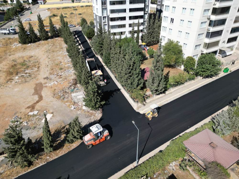 Onikişubat Belediyesi, ulaşım konforunu artırmak ve mahalle yollarını modern bir