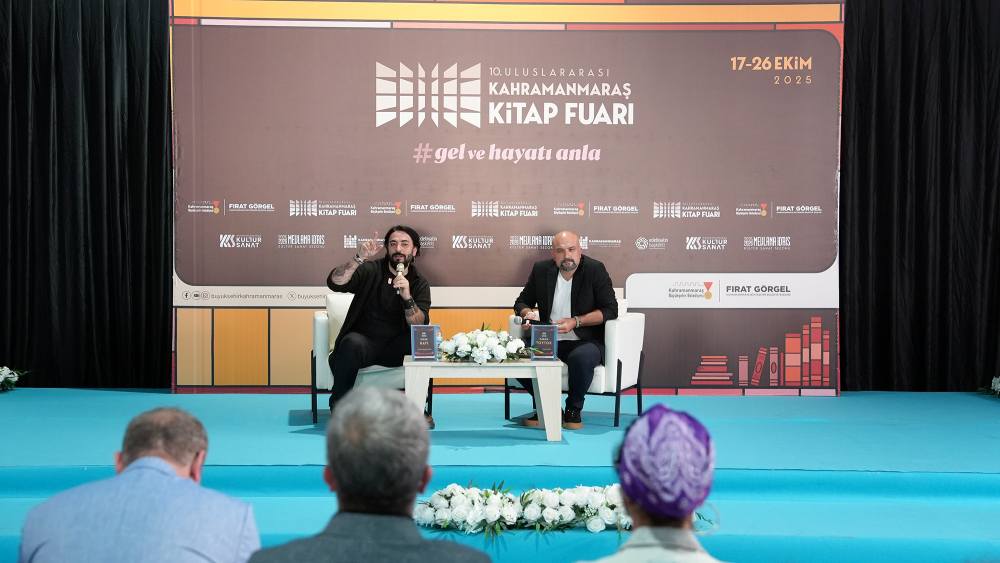 Büyükşehir Belediyesinin 10. Uluslararası Kitap Fuarı’nda düzenlenen söyleşide
okurlarla bir araya