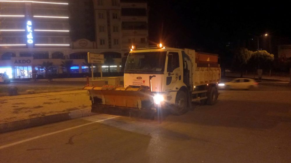 Kahramanmaraş Büyükşehir Belediyesi, şehir merkezinde beklenen kar yağışı ve buzlanmaya