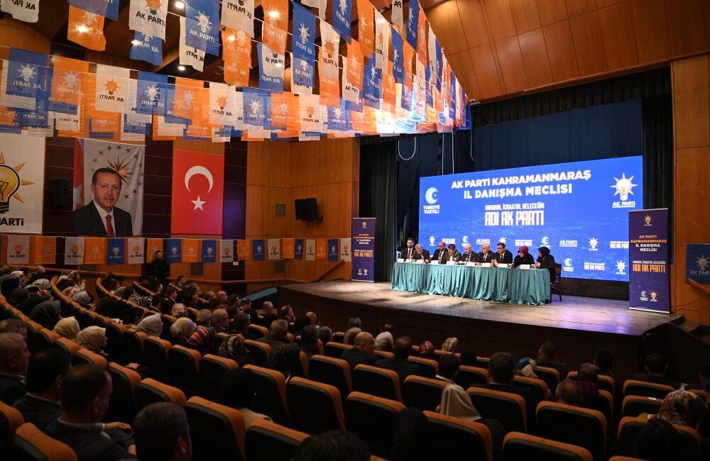 AK Parti İl Danışma Meclisi’nde konuşan Büyükşehir Belediye Başkanı Fırat