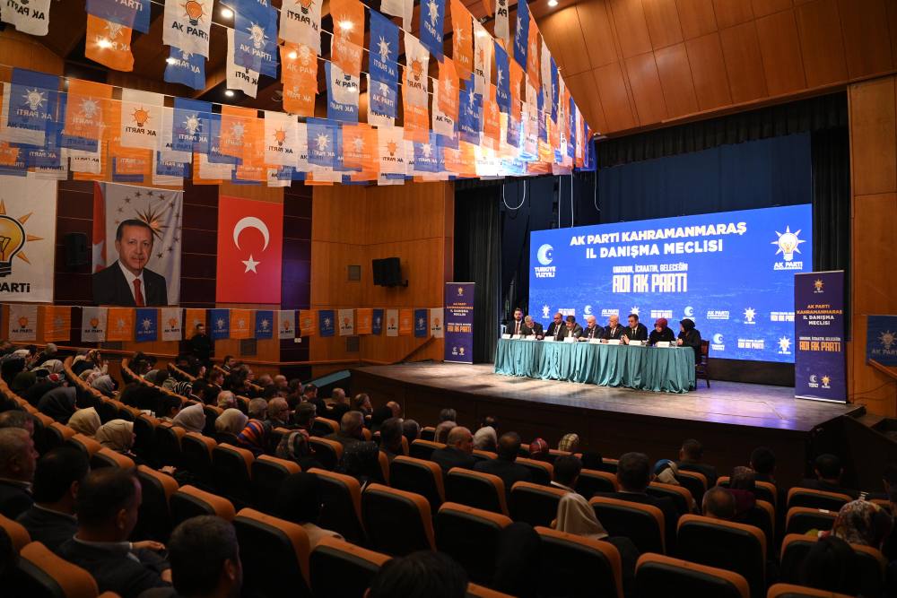 AK Parti İl Danışma Meclisi’nde konuşan Büyükşehir Belediye Başkanı Fırat