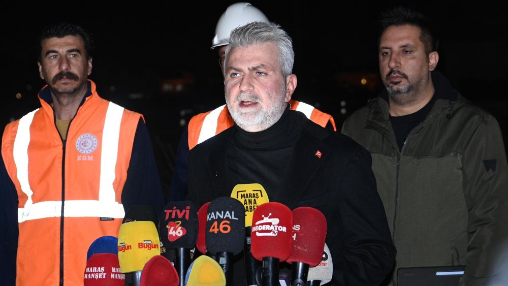 Büyükşehir Belediye Başkanı Fırat Görgel, yapımı devam eden Sanayi Kavşağı’nda