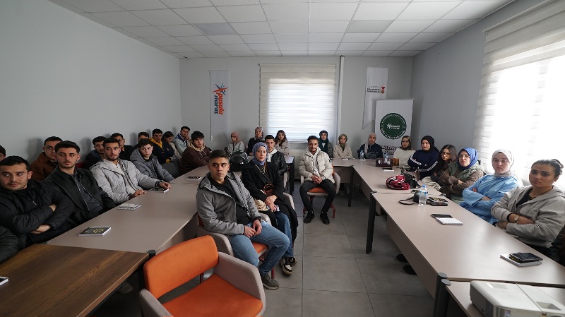 Gençler, siber suçlar ve bağımlılıkla mücadele konusunda bilinçlendirildi.