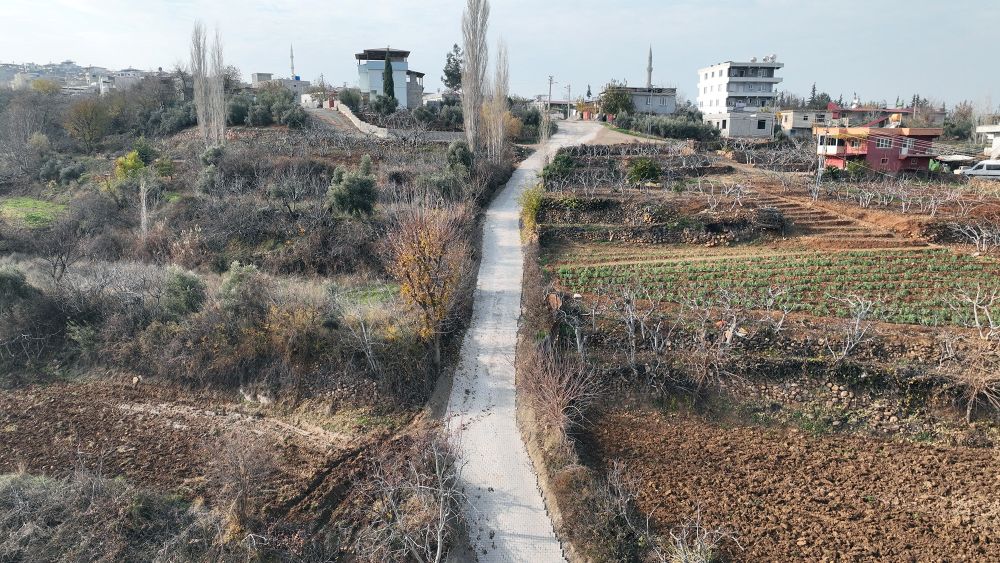 Büyükşehir Belediyesi, Onikişubat’ın kırsal mahallelerinden Yavşanova’da 
2 bin metrekarelik kilit