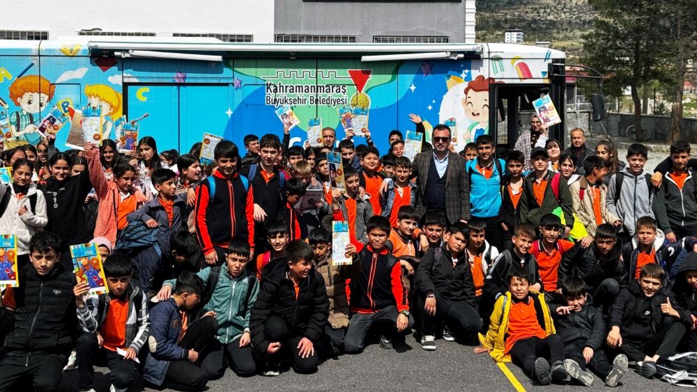Kahramanmaraş Büyükşehir Belediyesinin kırsal mahallelerdeki çocuklara kitap sevgisi kazandırmak amacıyla