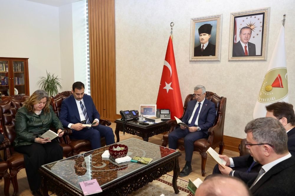 Kahramanmaraş Valisi Mükerrem Ünlüer öncülüğünde başlatılan "İyileştiren Kütüphane" temalı 62.