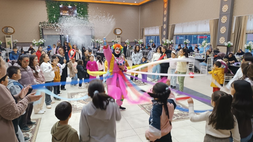 Dünya Yetimler Günü kapsamında düzenlenen geleneksel iftar buluşması, sadece karınların