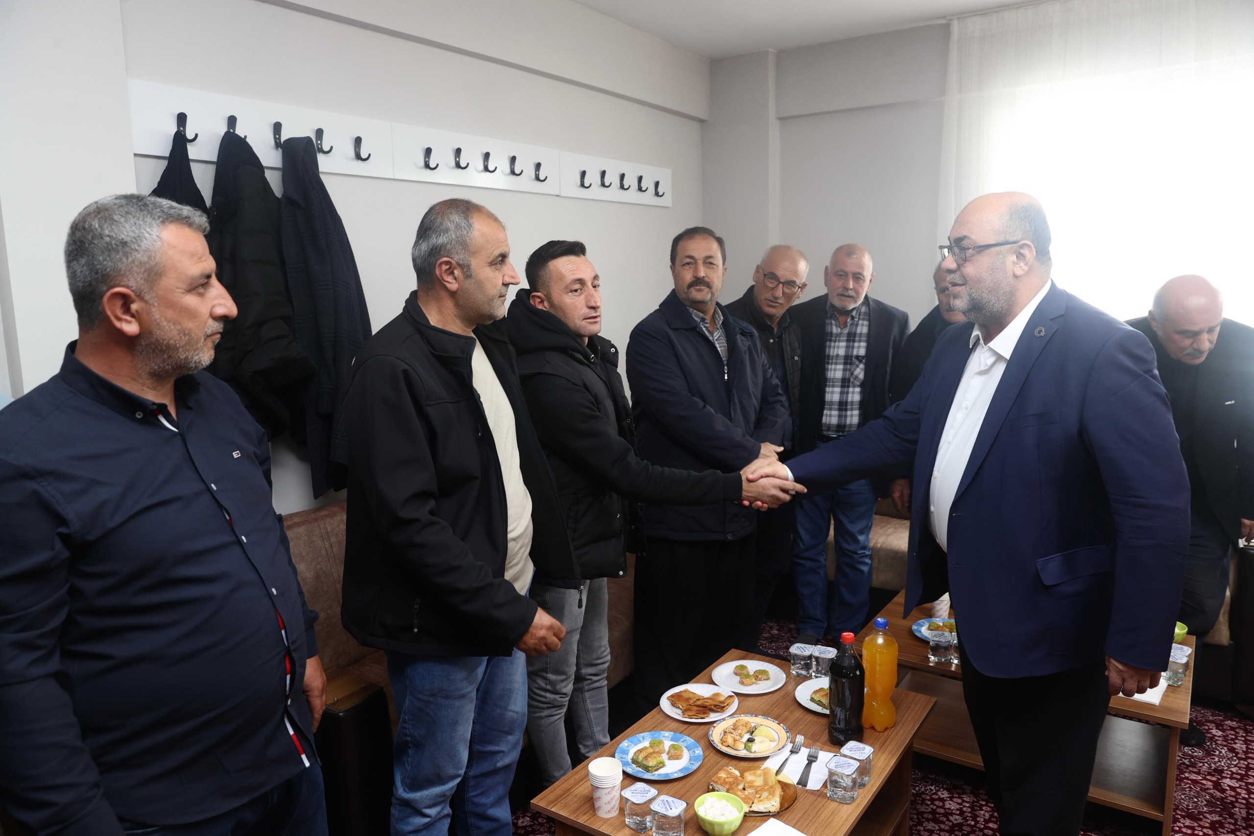 Dulkadiroğlu Belediye Başkanı Mehmet Akpınar, "84. Mahalle Toplantısı" kapsamında Abbaslar