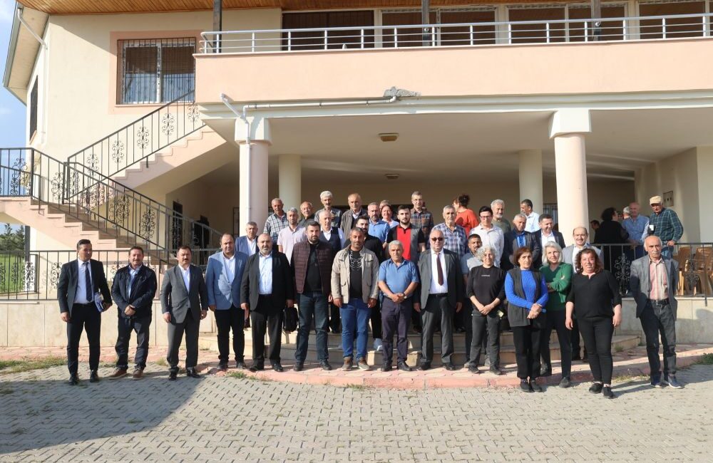 Dulkadiroğlu Belediye Başkanı Mehmet Akpınar, mahallelerin ihtiyaçlarını yerinde tespit etmek,