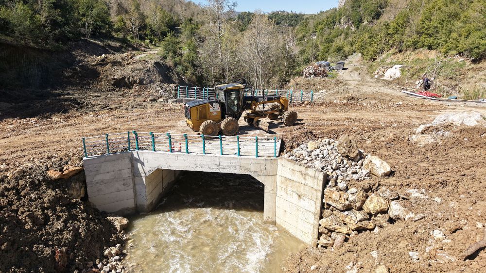 Kahramanmaraş Büyükşehir Belediyesi, Andırın kırsalında Osmaniye ile bağlantıyı sağlayan ve