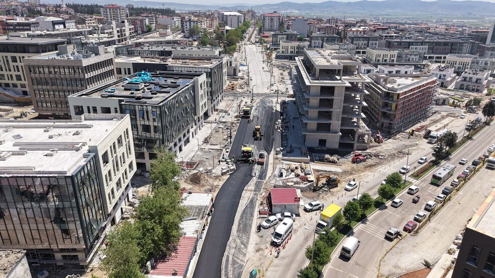 Kahramanmaraş Büyükşehir Belediyesi, şehir merkezinin ana arterlerinden Trabzon Bulvarı ve