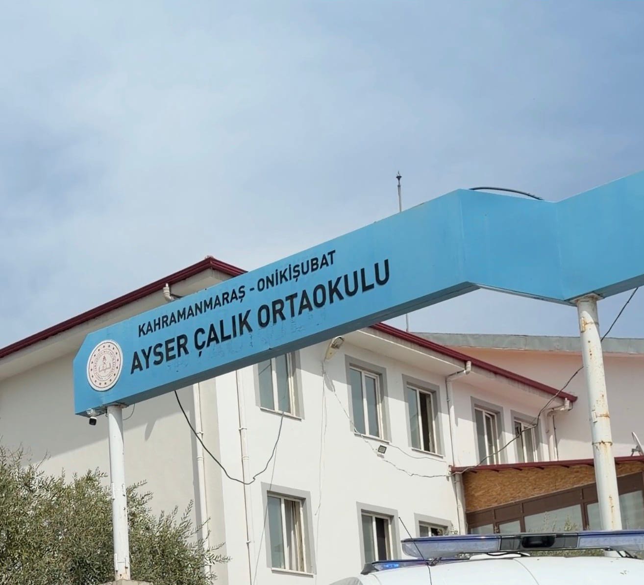 Kahramanmaraş, öğlen  saatlerinde bir öğrencinin okula saldırı düzenlediği haberiyle sarsıldı.