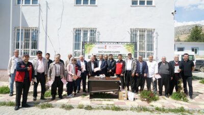 Büyükşehir Belediyesi, Bertiz bölgesindeki 110 üreticiye feromon tuzak desteği sağlayarak