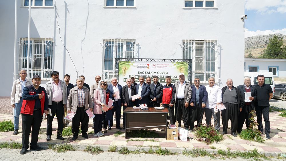 Büyükşehir Belediyesi, Bertiz bölgesindeki 110 üreticiye feromon tuzak desteği sağlayarak
