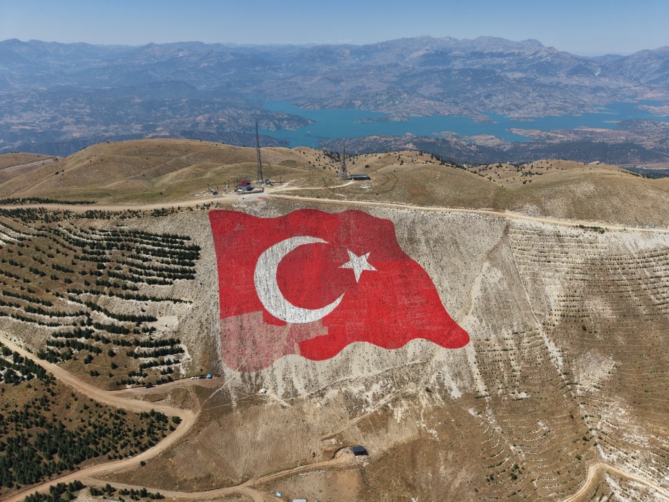 Kahramanmaraş'ın simgelerinden biri haline gelen, Ahır Dağı'nın 1830 rakımlı zirvesinde