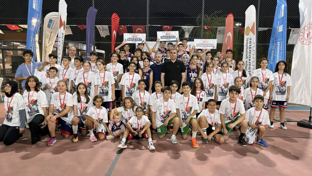 Kahramanmaraş’ı spor şehri yapma hedefi doğrultusunda düzenlenen sokak basketbolu turnuvasında