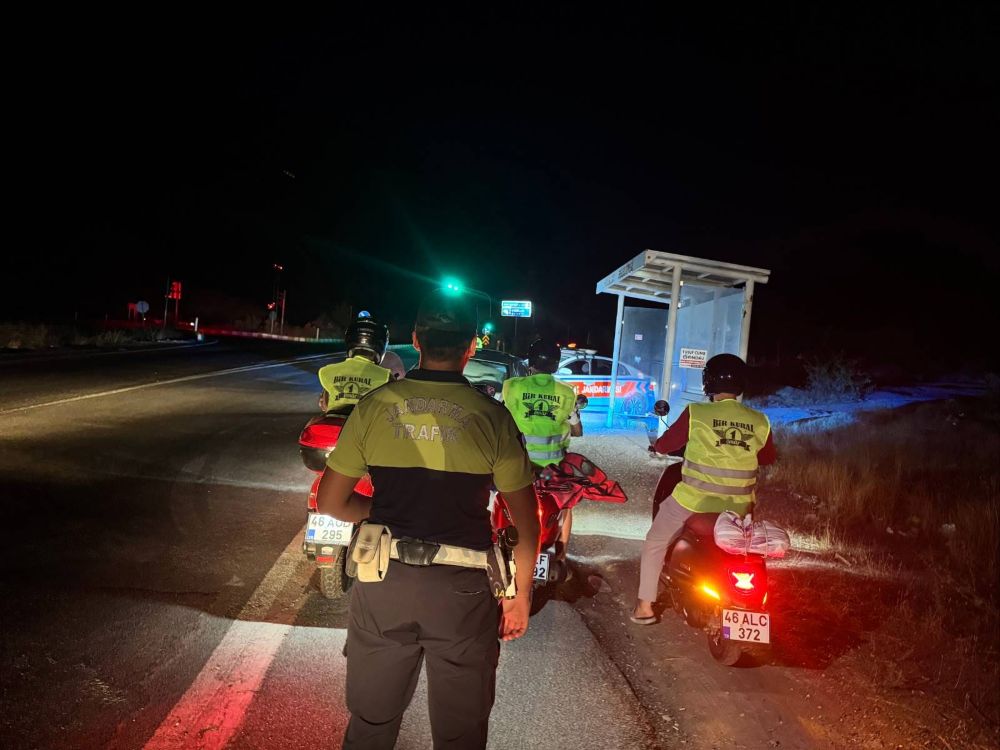 "Motosiklet Denetimleri Eylem Planı" çerçevesinde sahadaki denetimlerini sürdüren ekipler, 
"Bir