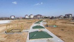 Büyükşehir Belediyesi ekipleri tarafından Afşin’de yapımı devam eden Millet Bahçesi’nde