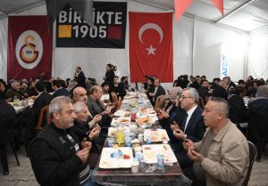Büyükşehir Belediye Başkanı Hayrettin Güngör, Nef Galatasaray Konteyner Kent’te vatandaşlarla