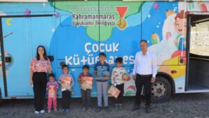 Mobil Kütüphane Yaz Tatilinde de Miniklerle Bir Araya Geliyor Kahramanmaraş