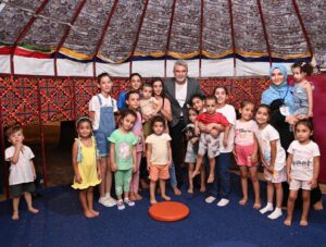 Ağustos Fuarı’nın 3. gününde de esnaf ve vatandaşlarla buluşan Büyükşehir