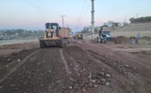 Kahramanmaraş Büyükşehir Belediyesi, Türkoğlu ilçe merkezindeki Orçan Caddesi’nde yol yenileme
