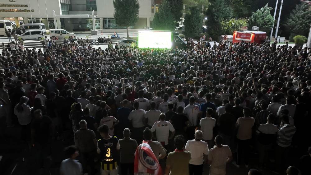 Büyükşehir Belediyesi, Kahramanmaraş İstiklalspor’un TFF 2. Lig yolculuğunu Milli
İrade Meydanı’nda