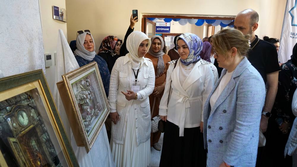 Büyükşehir Belediyesi ve Halk Eğitim Merkezleri iş birliğinde düzenlenen kurslarda
eğitim