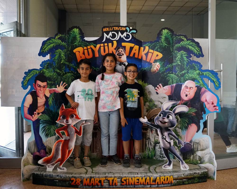 Büyükşehir Belediyesi, TRT’nin sevilen yapımlarından “Akıllı Tavşan Momo: Büyük
Takip” filmini