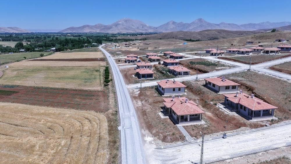 Büyükşehir Belediyesi, Afşin kırsalında 4 mahalleyi ilçe merkezine bağlayan 11
kilometrelik