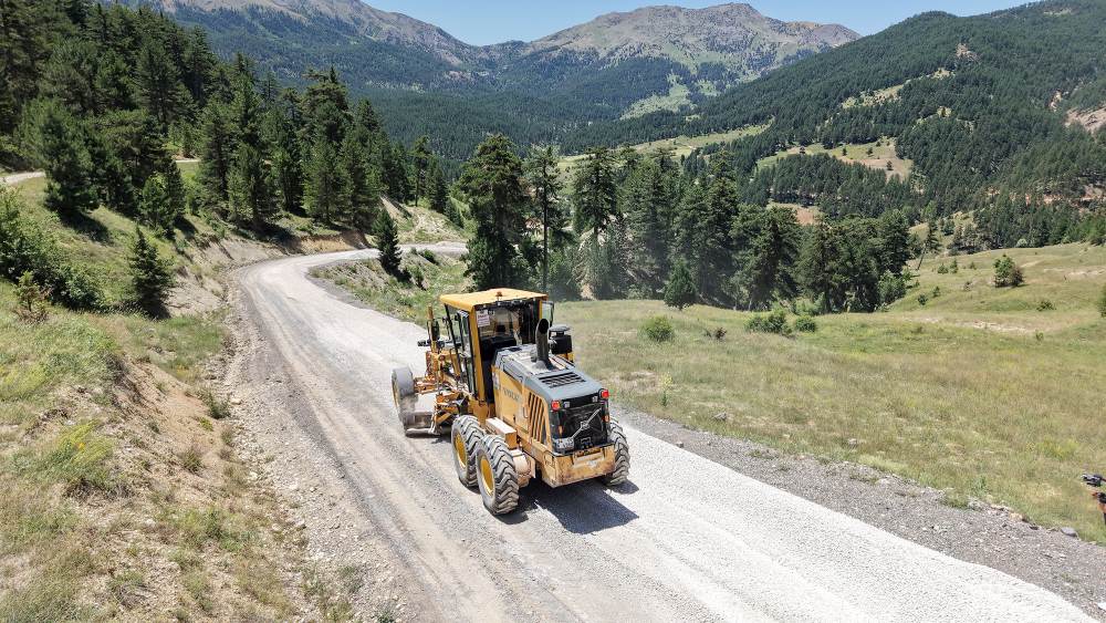 Büyükşehir Belediyesi, Göksun’un kırsal mahallelerinden Payamburnu’na ulaşım
sağlayan 4 kilometrelik arteri