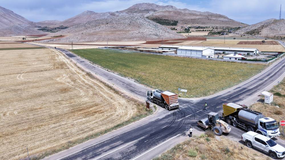 Büyükşehir Belediyesi, Elbistan’a bağlı Güblüce’yi karayoluna
bağlayan 3 kilometrelik arterde sathi