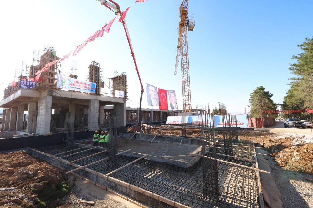 Kahramanmaraş Büyükşehir Belediye Başkanı Fırat Görgel, Afşin’de temel atma ve