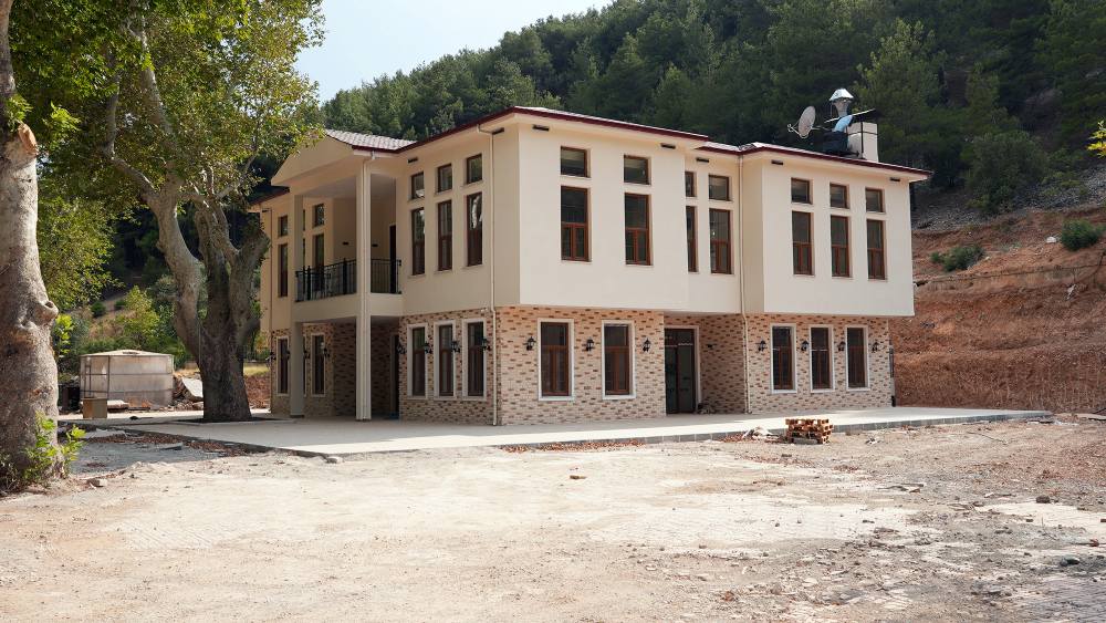 Büyükşehir Belediyesince Dulkadiroğlu Pınarbaşı 
mevkiinde hayata geçirilen Çınaraltı
Sosyal Tesisleri’nde sona
