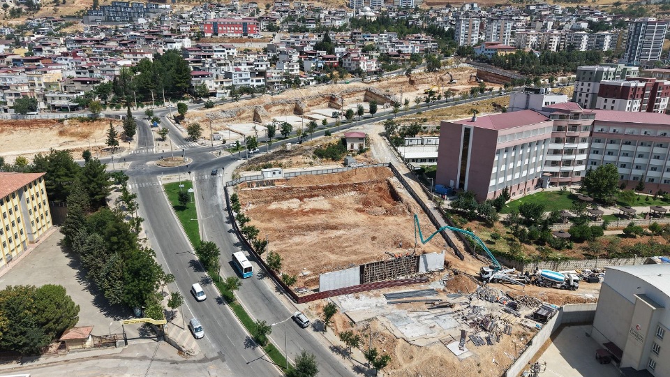 Büyükşehir Belediye Başkanı Fırat Görgel’in seçim vaatlerinden olan Çocuk Kütüphanesi