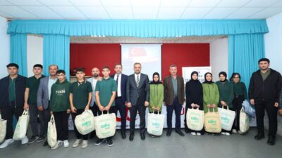 Onikişubat’ta ‘Gönülleri Giydiriyoruz’ Projesi tüm hızıyla devam ediyor Onikişubat Belediyesi, sosyal belediyeciliğin en güzel örneklerinden biri olan 
‘Gönülleri