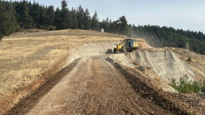 Dulkadiroğlu Belediyesi Fen İşleri Müdürlüğü ekipleri, Kazanlıpınar Mahallesi’nde sathi kaplama