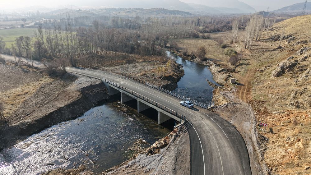 Büyükşehir Belediyesi, Göksun’un kırsal mahallelerinden Temurağa ve Hacıömer’in ulaşımında kritik