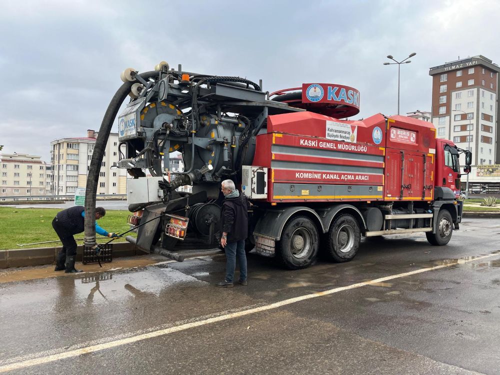 Sağanak yağışın etkili olduğu bölgelerde altyapı hatlarında oluşan risklere karşı
