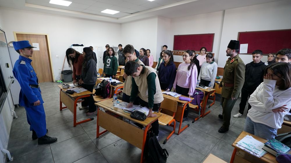 Büyükşehir Belediyesinin sahneye taşıdığı “Çatkapı” tiyatrosu, Kahramanmaraş’ın destansı kurtuluş mücadelesini