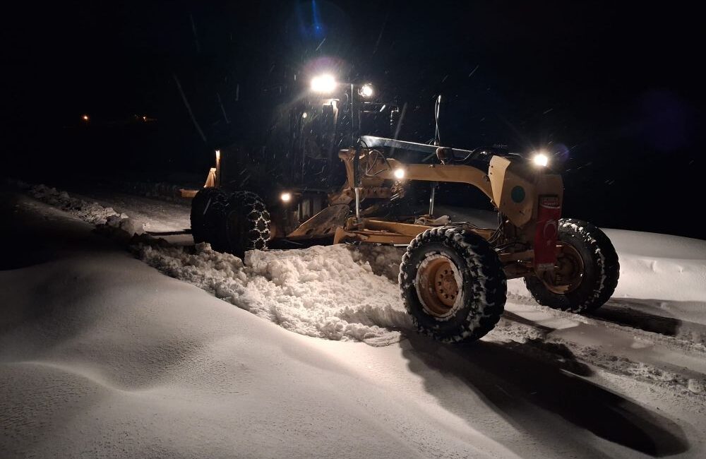 Büyükşehir Belediyesi, ilçelerde ve kırsal bölgelerde etkili olan kar yağışının