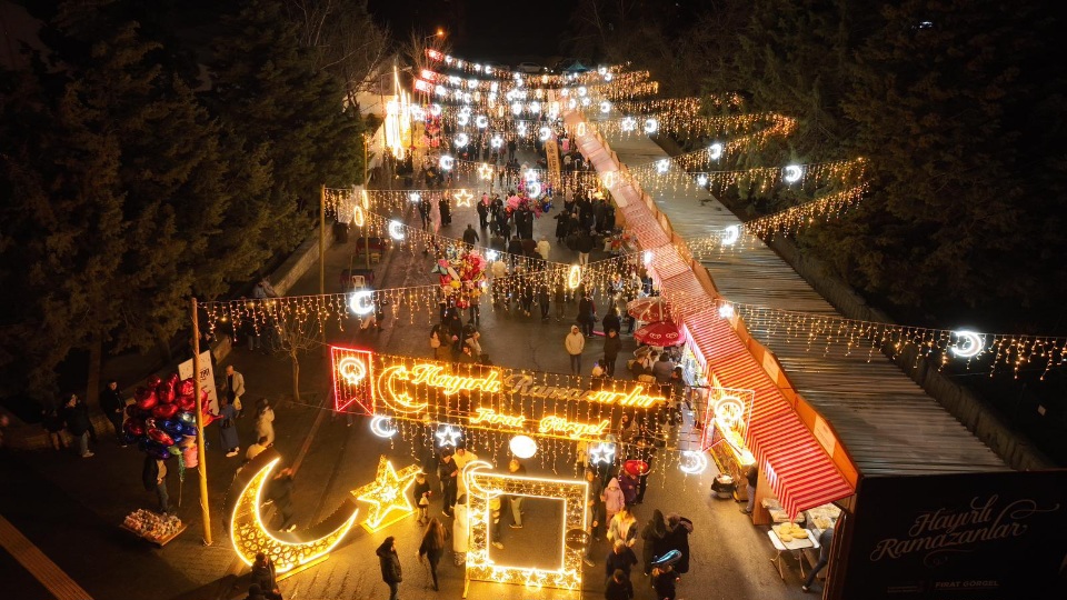 Kahramanmaraş Büyükşehir Belediyesi, Ramazan ayında kurduğu iftar sofraları ve kültürel