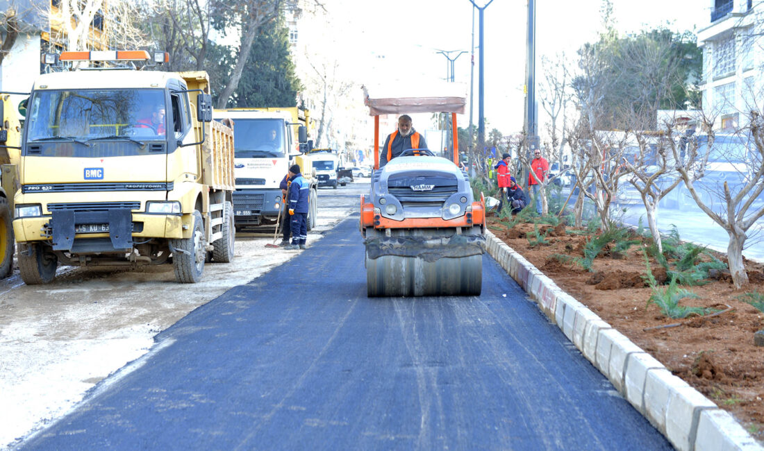 Kahramanmaraş Büyükşehir Belediyesi, kentin en işlek arterlerinden Trabzon Bulvarı’nda yol