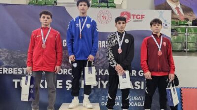 Büyükşehir Belediyesinin genç güreşçileri, Kocaeli’de düzenlenen U-17 Serbest Güreş Türkiye