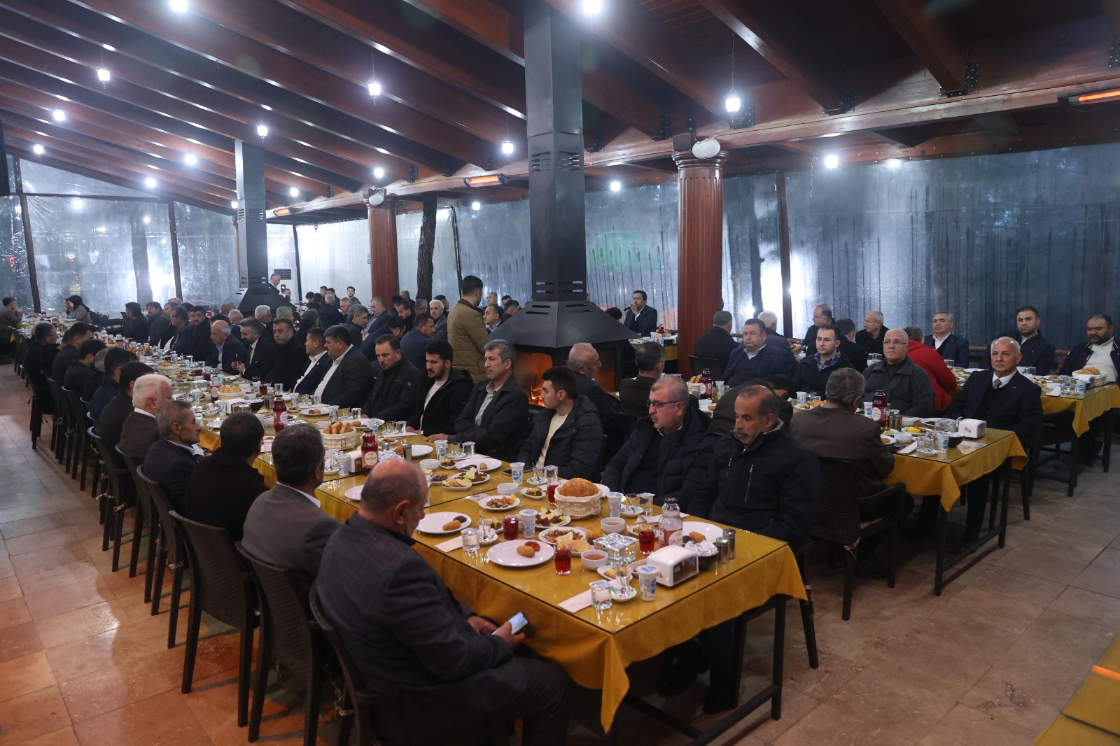 Dulkadiroğlu Belediye Başkanı Mehmet Akpınar, Ramazan ayı dolayısıyla Dulkadiroğlu ilçesinde