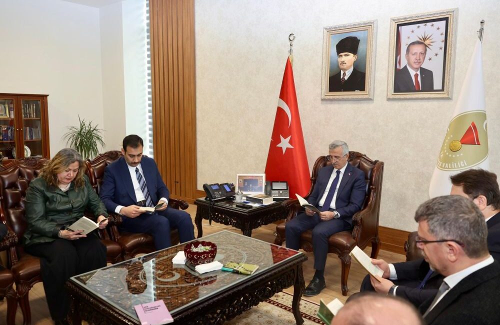 Kahramanmaraş Valisi Mükerrem Ünlüer öncülüğünde başlatılan "İyileştiren Kütüphane" temalı 62.