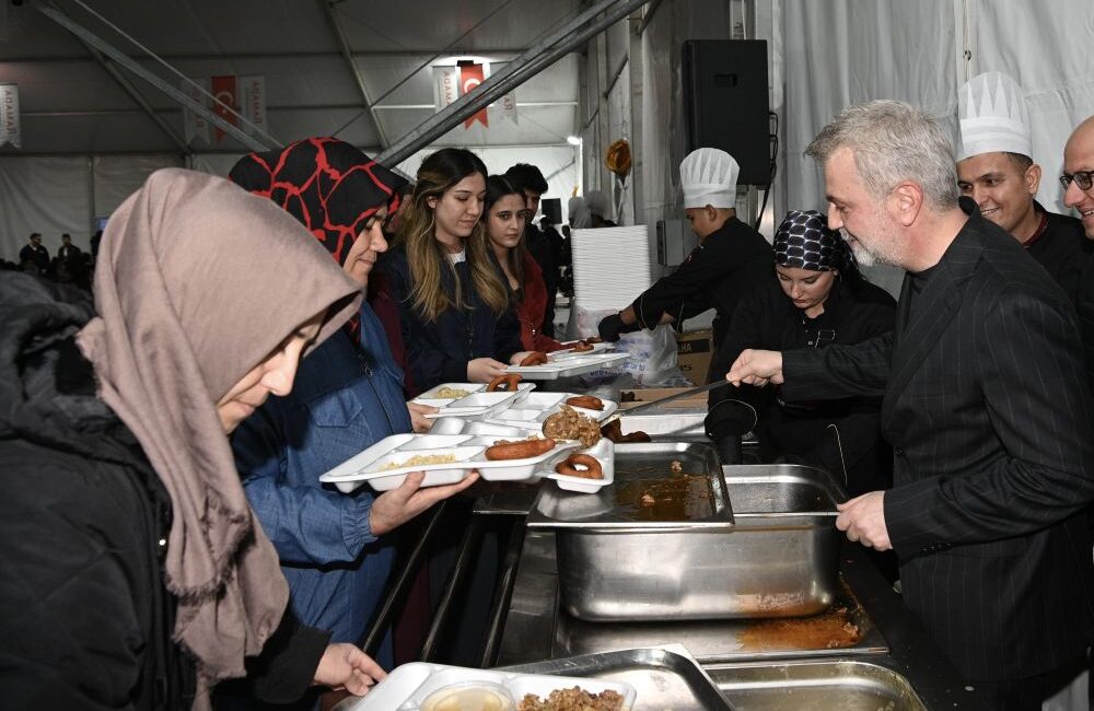 Özge Grup tarafından KSÜ Avşar Yerleşkesi’nde düzenlenen geleneksel iftar
programına katılan