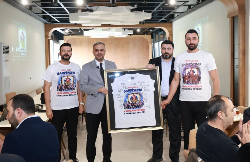 Onikişubat Belediye Başkanı Hanifi Toptaş, 1. Lig’i şampiyon tamamlayarak devler