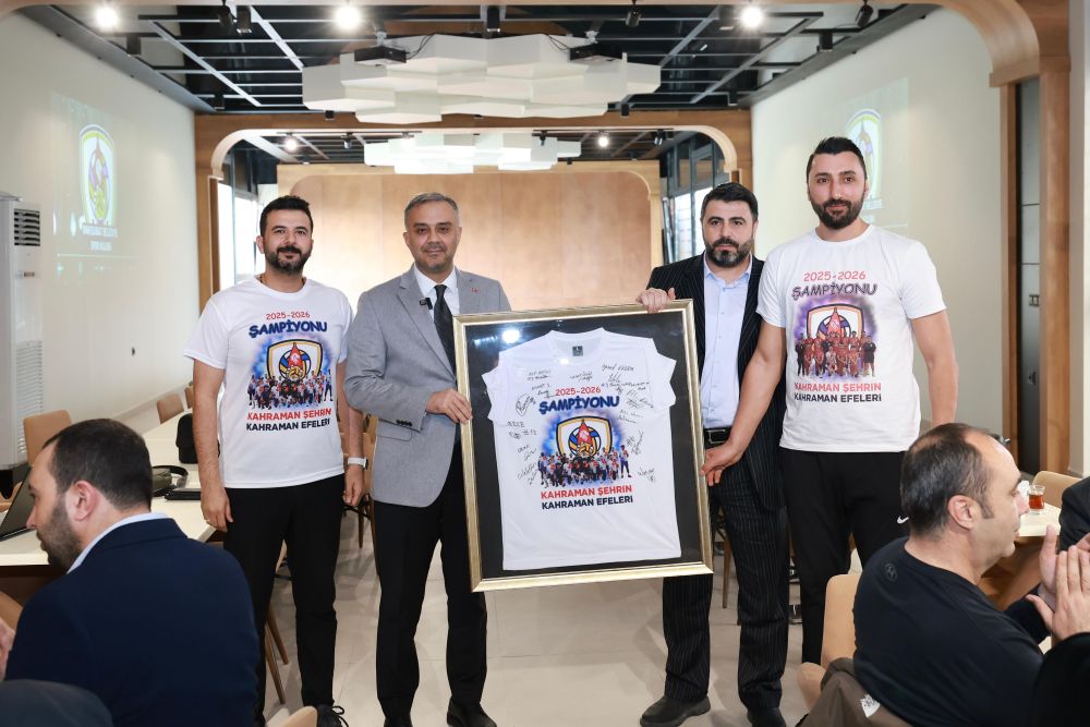 Onikişubat Belediye Başkanı Hanifi Toptaş, 1. Lig’i şampiyon tamamlayarak devler